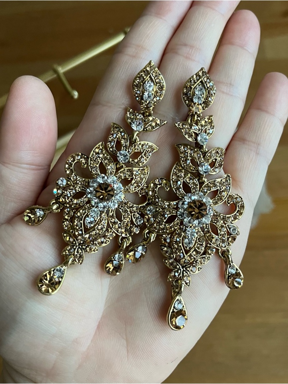 Chandelier earrings Intricate gold-tone metalwork clear champagne rhinestones - Picture 6 of 7